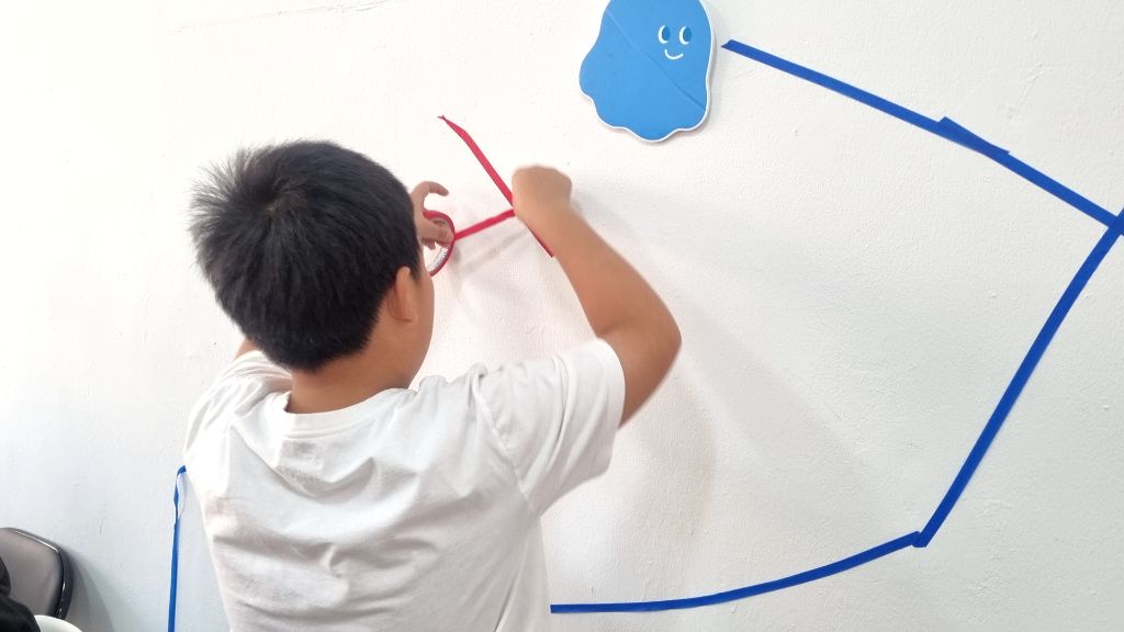 틈 사이 놀이터